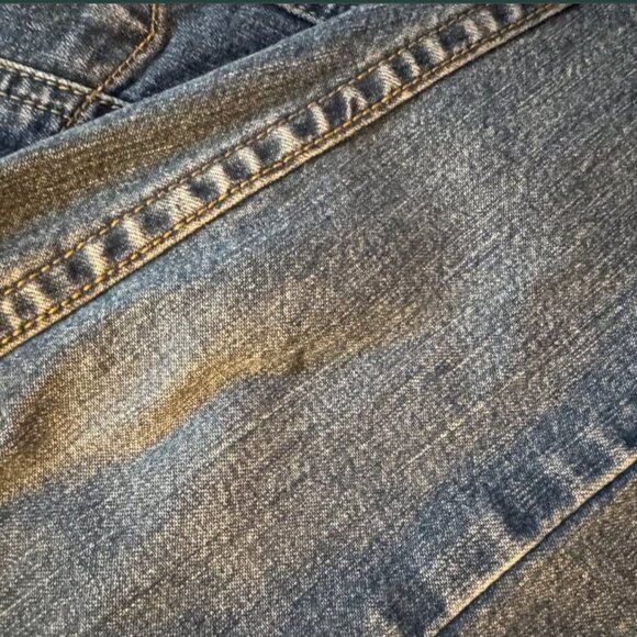 Facconable Women's Classic Faded Blue Denim Jean Jacket - Designed in France - Picture 7 of 10